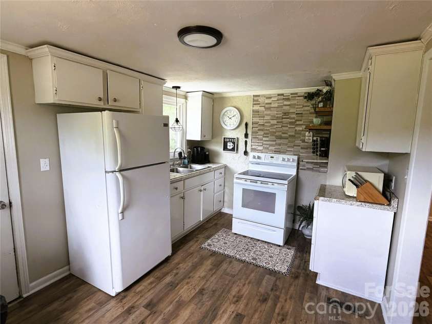 68 Doc Stokes Drive, Taylorsville, NC 28681.  MLS# CAR4393235, YatesRealty ID 31082. Kitchen