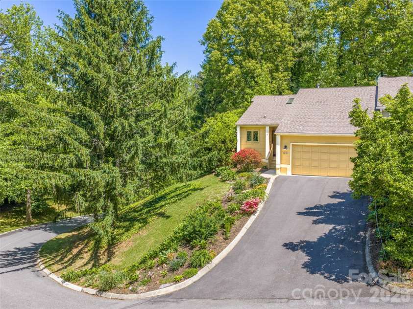 101 Beaver Ridge Road, Asheville, NC 28804.  MLS# CAR4378226, YatesRealty ID 31083. 