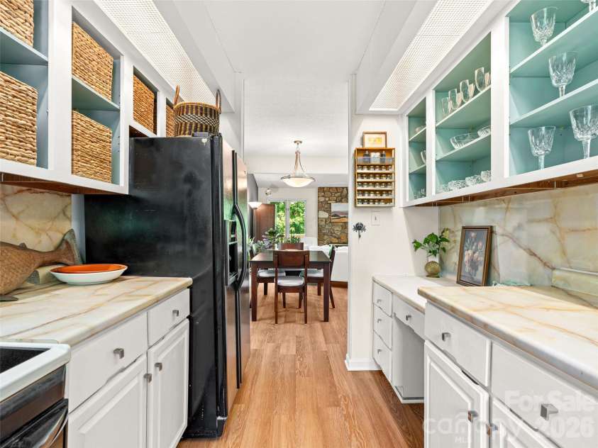 101 Beaver Ridge Road, Asheville, NC 28804.  MLS# CAR4378226, YatesRealty ID 31083. 