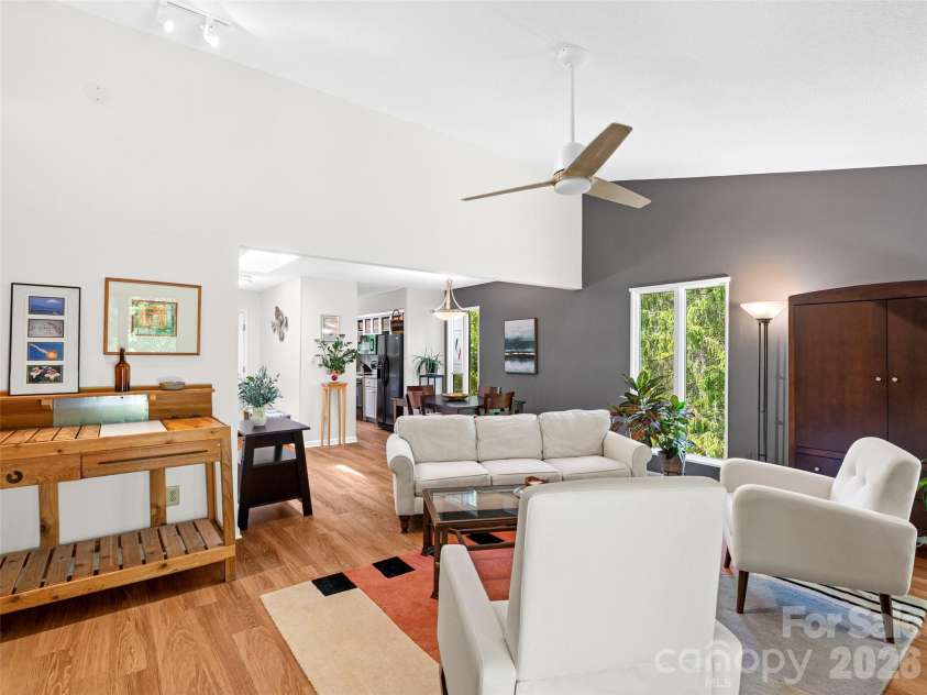 101 Beaver Ridge Road, Asheville, NC 28804.  MLS# CAR4378226, YatesRealty ID 31083. 