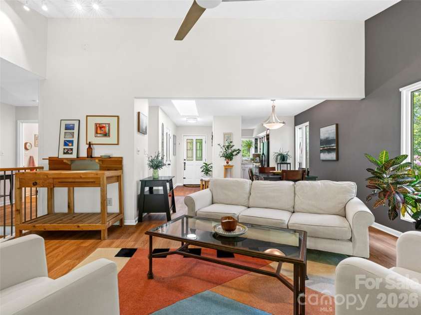 101 Beaver Ridge Road, Asheville, NC 28804.  MLS# CAR4378226, YatesRealty ID 31083. 
