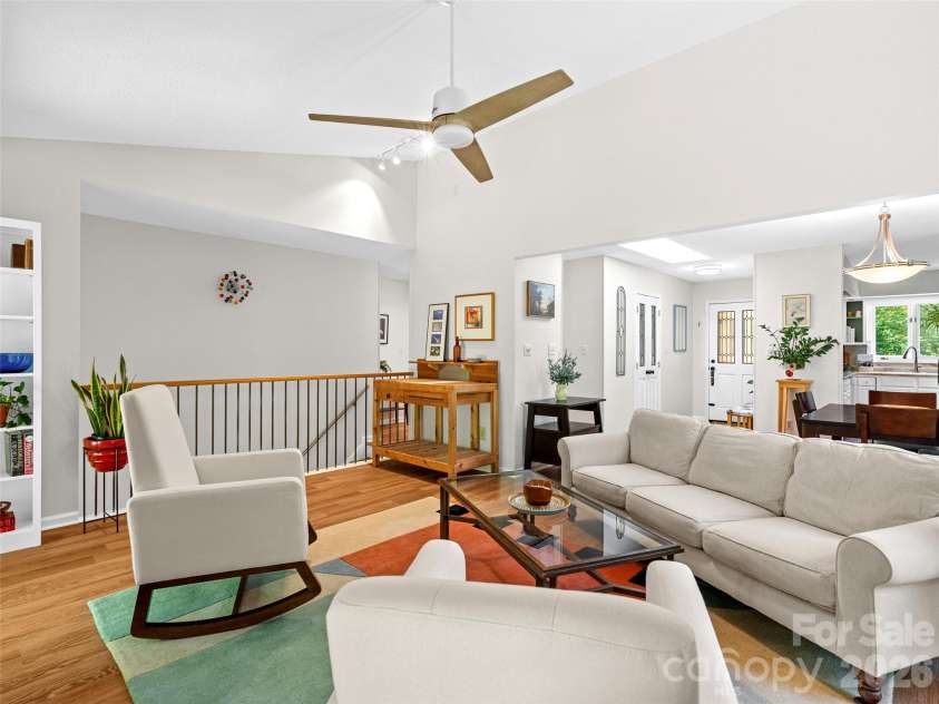 101 Beaver Ridge Road, Asheville, NC 28804.  MLS# CAR4378226, YatesRealty ID 31083. 