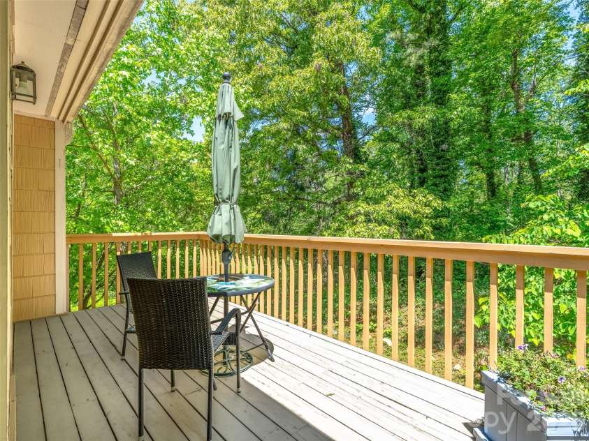 101 Beaver Ridge Road, Asheville, NC 28804.  MLS# CAR4378226, YatesRealty ID 31083. 
