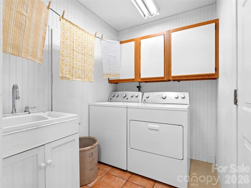 101 Beaver Ridge Road, Asheville, NC 28804.  MLS# CAR4378226, YatesRealty ID 31083. 