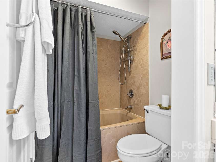 101 Beaver Ridge Road, Asheville, NC 28804.  MLS# CAR4378226, YatesRealty ID 31083. 