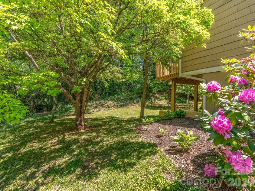 101 Beaver Ridge Road, Asheville, NC 28804.  MLS# CAR4378226, YatesRealty ID 31083. 
