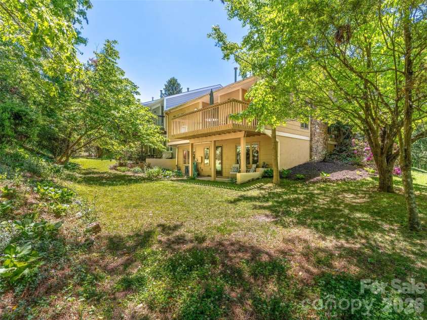 101 Beaver Ridge Road, Asheville, NC 28804.  MLS# CAR4378226, YatesRealty ID 31083. 