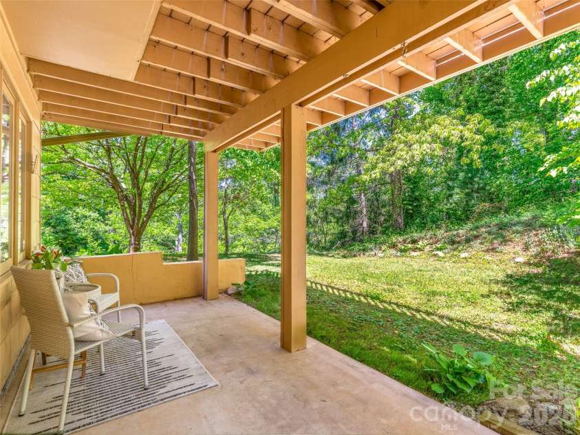 101 Beaver Ridge Road, Asheville, NC 28804.  MLS# CAR4378226, YatesRealty ID 31083. 