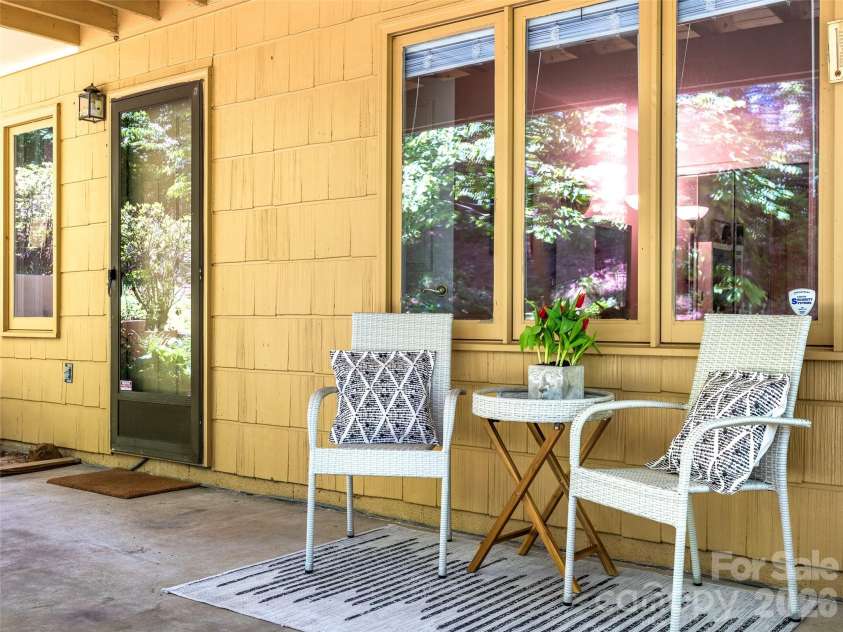 101 Beaver Ridge Road, Asheville, NC 28804.  MLS# CAR4378226, YatesRealty ID 31083. 