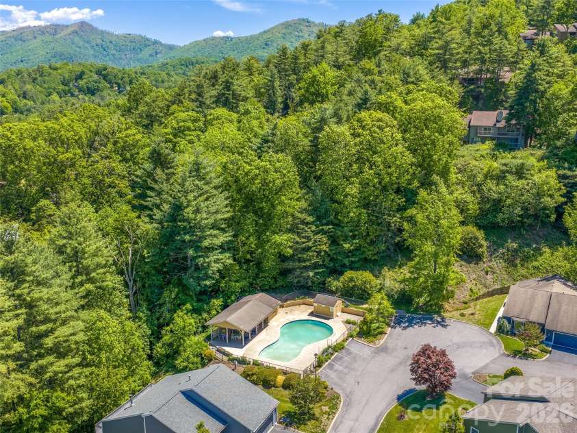 101 Beaver Ridge Road, Asheville, NC 28804.  MLS# CAR4378226, YatesRealty ID 31083. 