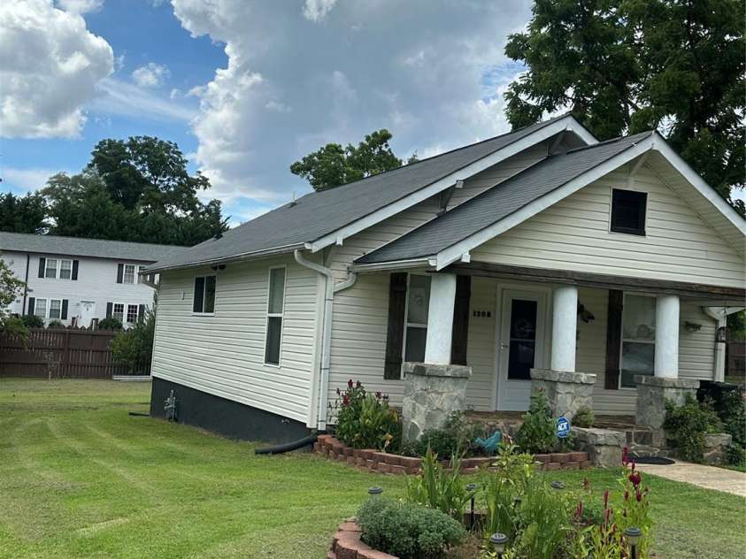 1208 North Davis Avenue, Newton, NC 28658.  MLS# CAR4283264, YatesRealty ID 31083. 