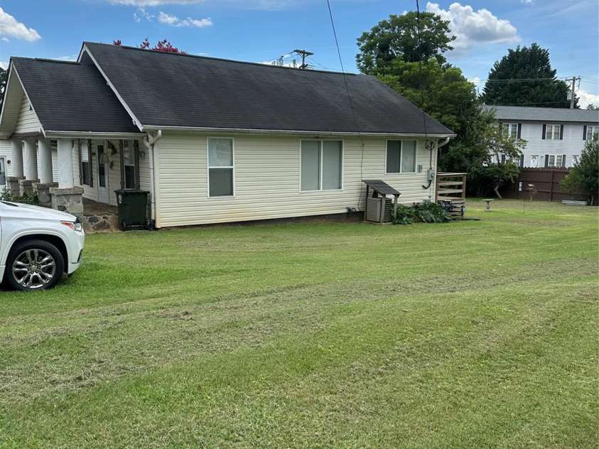1208 North Davis Avenue, Newton, NC 28658.  MLS# CAR4283264, YatesRealty ID 31083. 