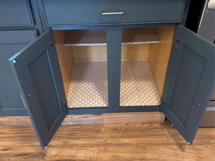 1208 North Davis Avenue, Newton, NC 28658.  MLS# CAR4283264, YatesRealty ID 31083. New cabinets