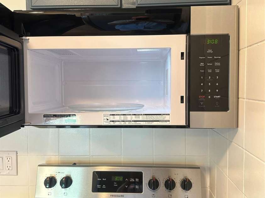 1208 North Davis Avenue, Newton, NC 28658.  MLS# CAR4283264, YatesRealty ID 31083. New microwave