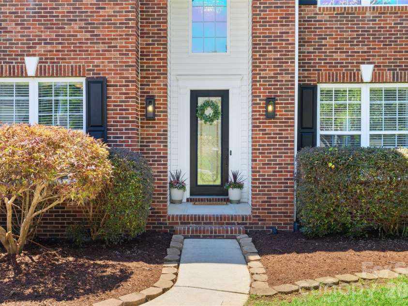 14724 Bridle Trace Lane, Pineville, NC 28134.  MLS# CAR4389602, YatesRealty ID 31084. Front Entry