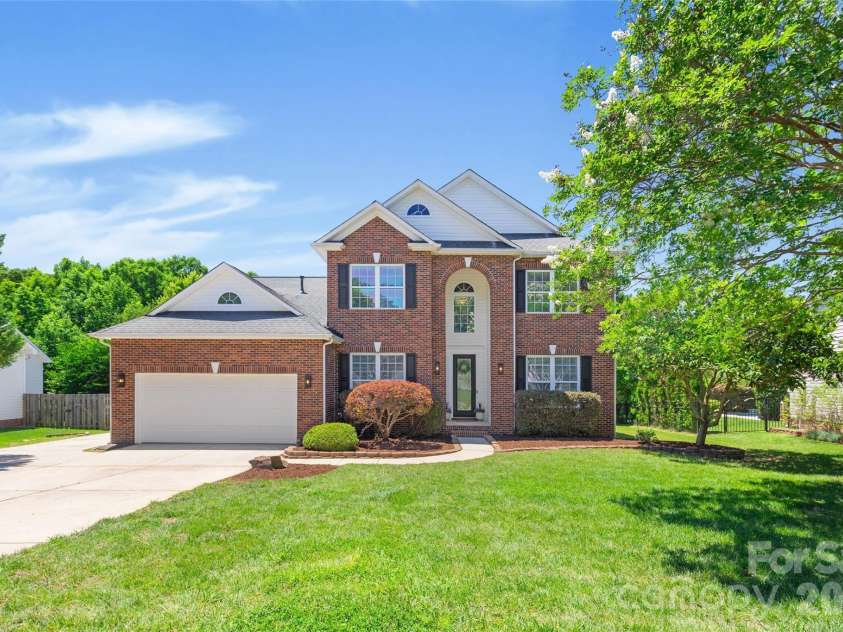 14724 Bridle Trace Lane, Pineville, NC 28134.  MLS# CAR4389602, YatesRealty ID 31084. Front Exterior