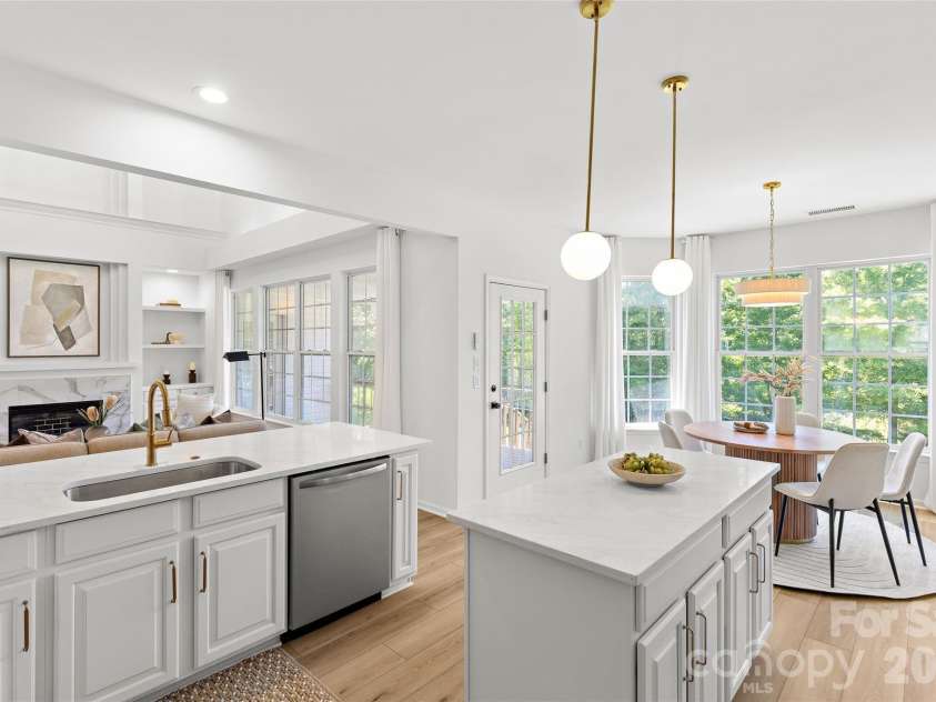 14724 Bridle Trace Lane, Pineville, NC 28134.  MLS# CAR4389602, YatesRealty ID 31084. Kitchen