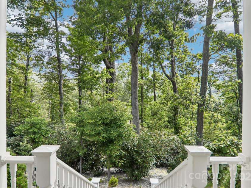 387 Goodview Drive, Hendersonville, NC 28792.  MLS# CAR4282157, YatesRealty ID 31084. 