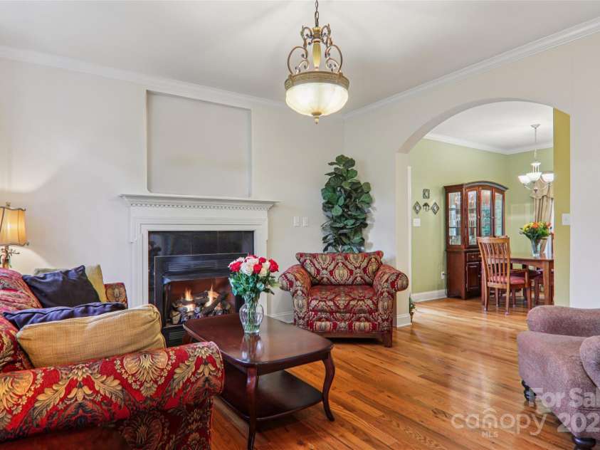 387 Goodview Drive, Hendersonville, NC 28792.  MLS# CAR4282157, YatesRealty ID 31084. 