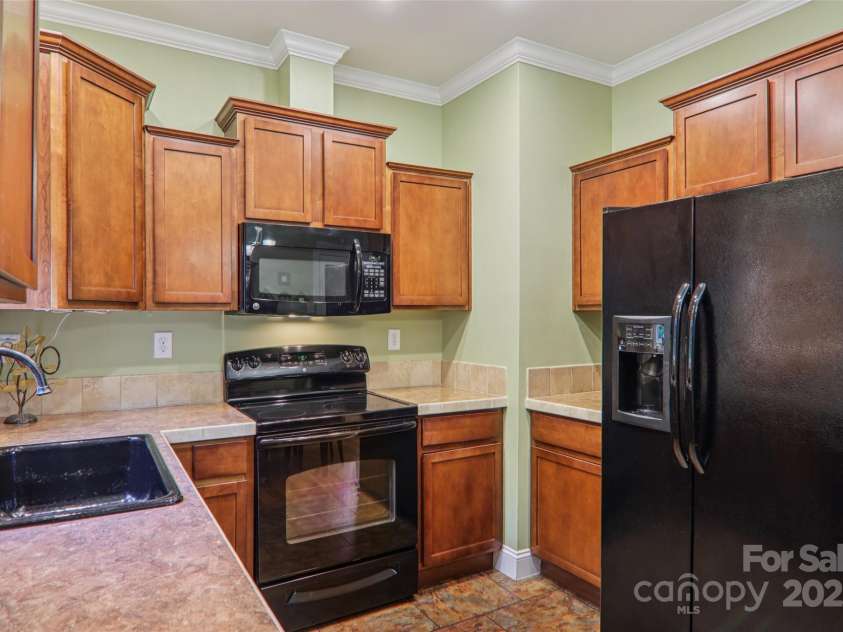 387 Goodview Drive, Hendersonville, NC 28792.  MLS# CAR4282157, YatesRealty ID 31084. 