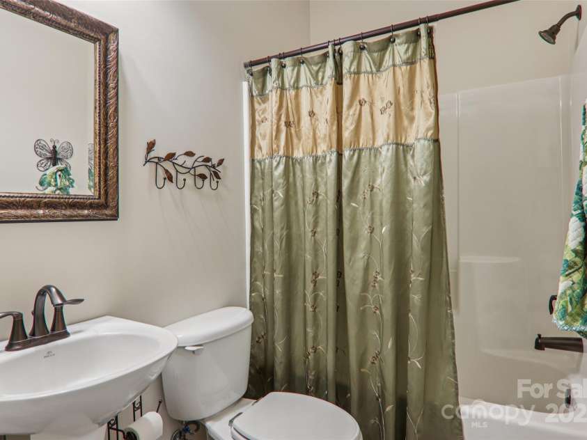 387 Goodview Drive, Hendersonville, NC 28792.  MLS# CAR4282157, YatesRealty ID 31084. 