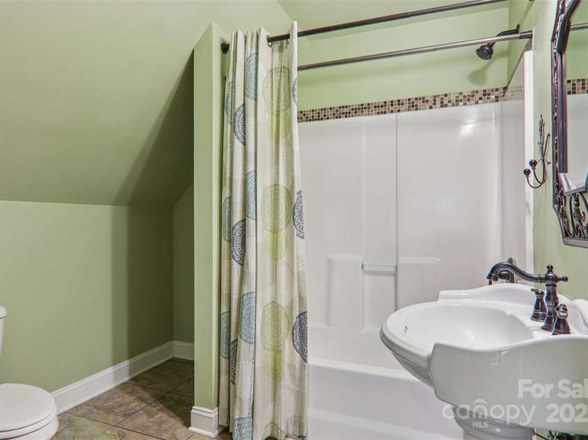 387 Goodview Drive, Hendersonville, NC 28792.  MLS# CAR4282157, YatesRealty ID 31084. 