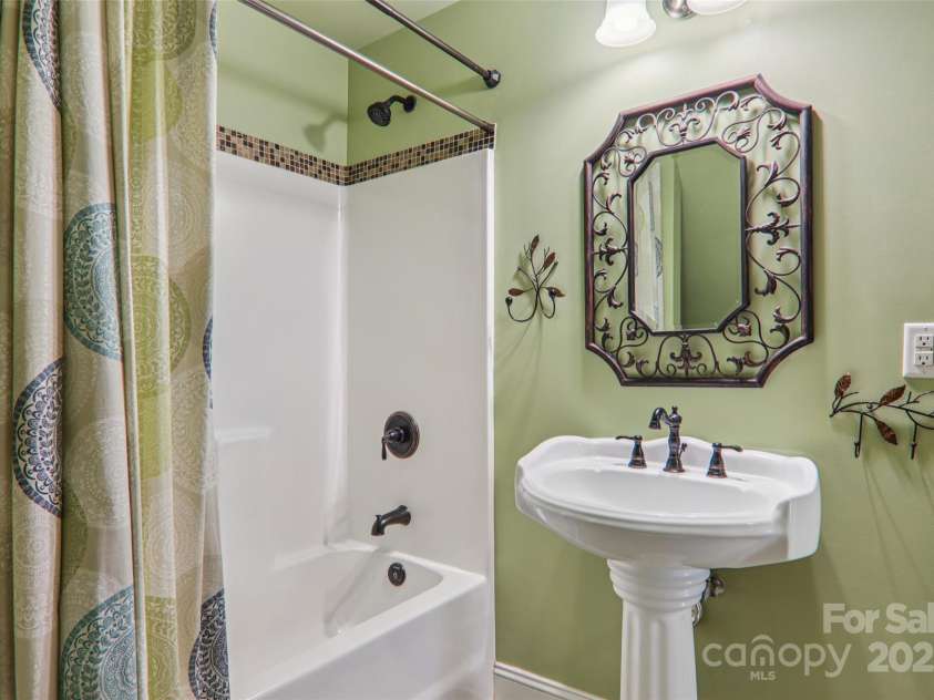 387 Goodview Drive, Hendersonville, NC 28792.  MLS# CAR4282157, YatesRealty ID 31084. 