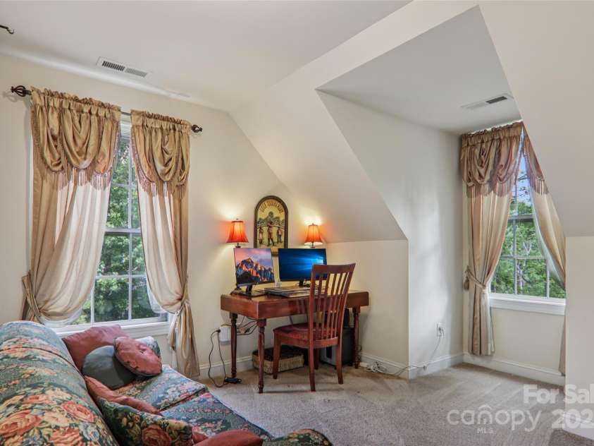 387 Goodview Drive, Hendersonville, NC 28792.  MLS# CAR4282157, YatesRealty ID 31084. 