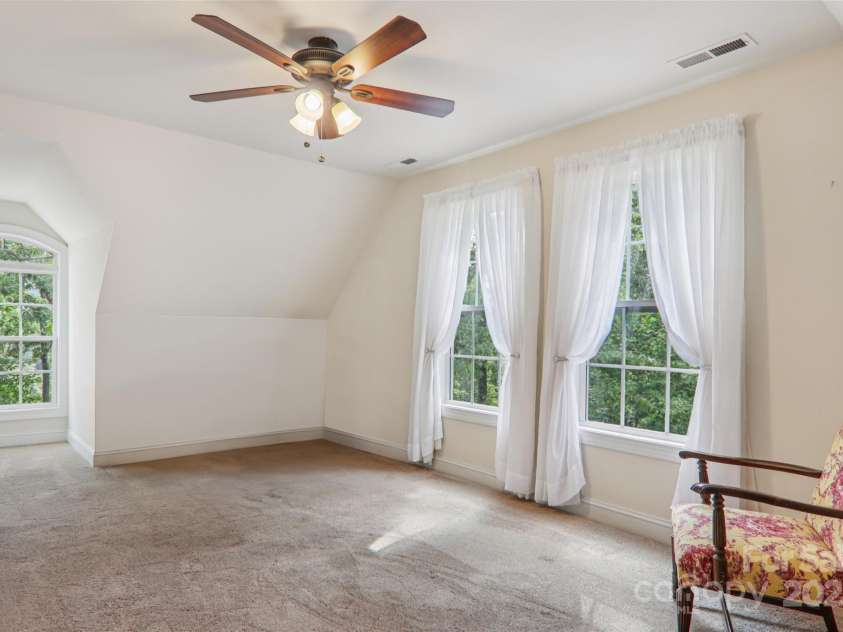 387 Goodview Drive, Hendersonville, NC 28792.  MLS# CAR4282157, YatesRealty ID 31084. 