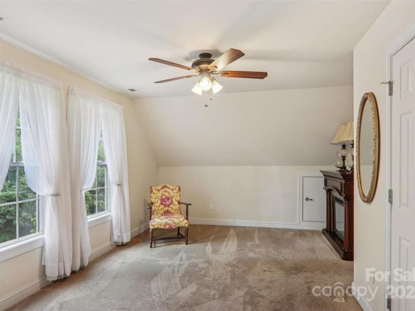 387 Goodview Drive, Hendersonville, NC 28792.  MLS# CAR4282157, YatesRealty ID 31084. 