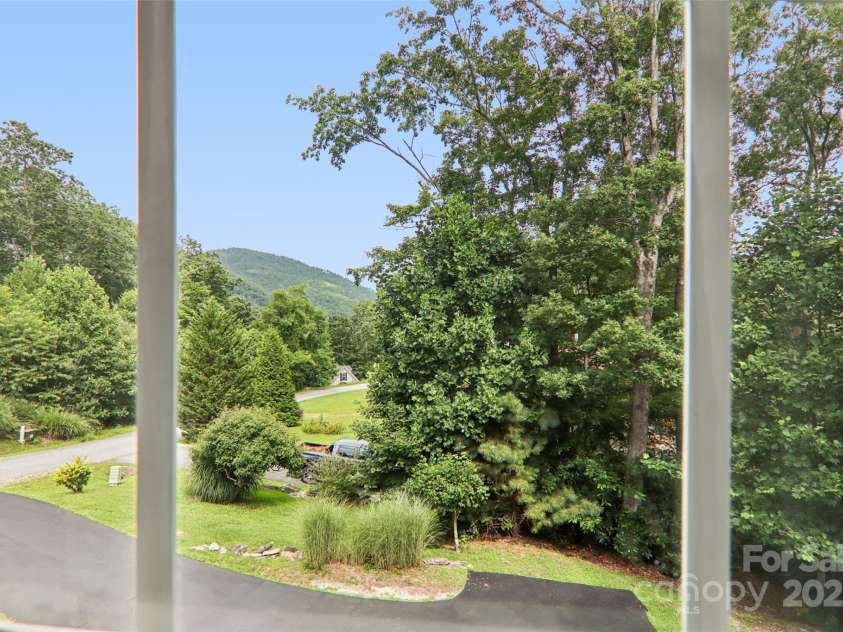 387 Goodview Drive, Hendersonville, NC 28792.  MLS# CAR4282157, YatesRealty ID 31084. Street view