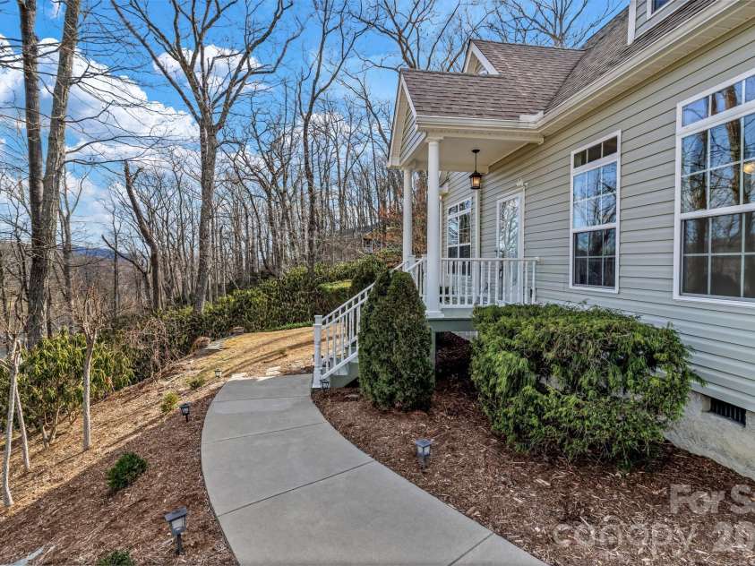 387 Goodview Drive, Hendersonville, NC 28792.  MLS# CAR4335781, YatesRealty ID 31084. 