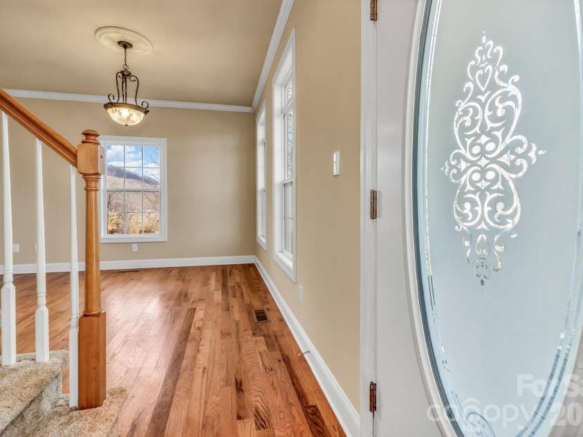 387 Goodview Drive, Hendersonville, NC 28792.  MLS# CAR4335781, YatesRealty ID 31084. 