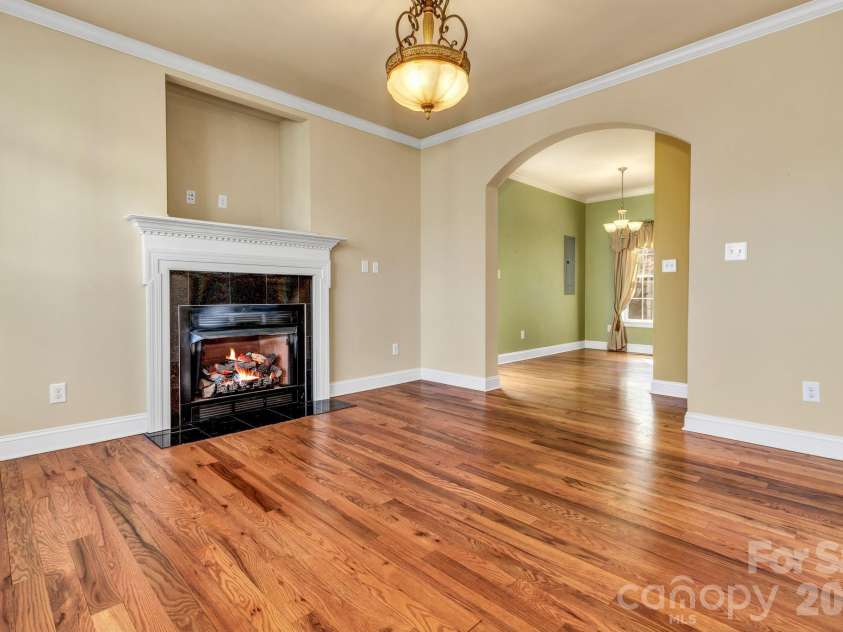 387 Goodview Drive, Hendersonville, NC 28792.  MLS# CAR4335781, YatesRealty ID 31084. 