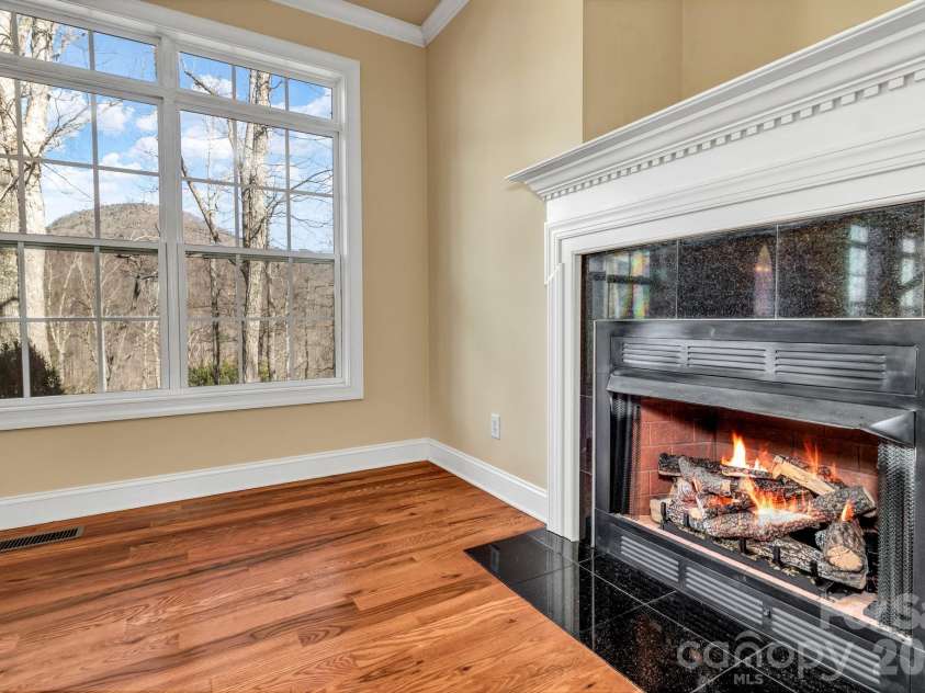 387 Goodview Drive, Hendersonville, NC 28792.  MLS# CAR4335781, YatesRealty ID 31084. 