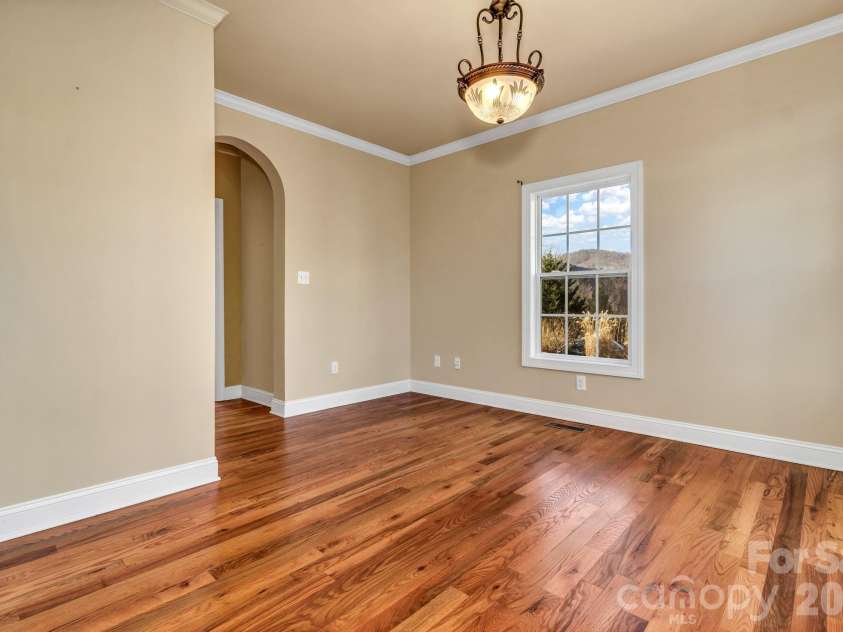 387 Goodview Drive, Hendersonville, NC 28792.  MLS# CAR4335781, YatesRealty ID 31084. 