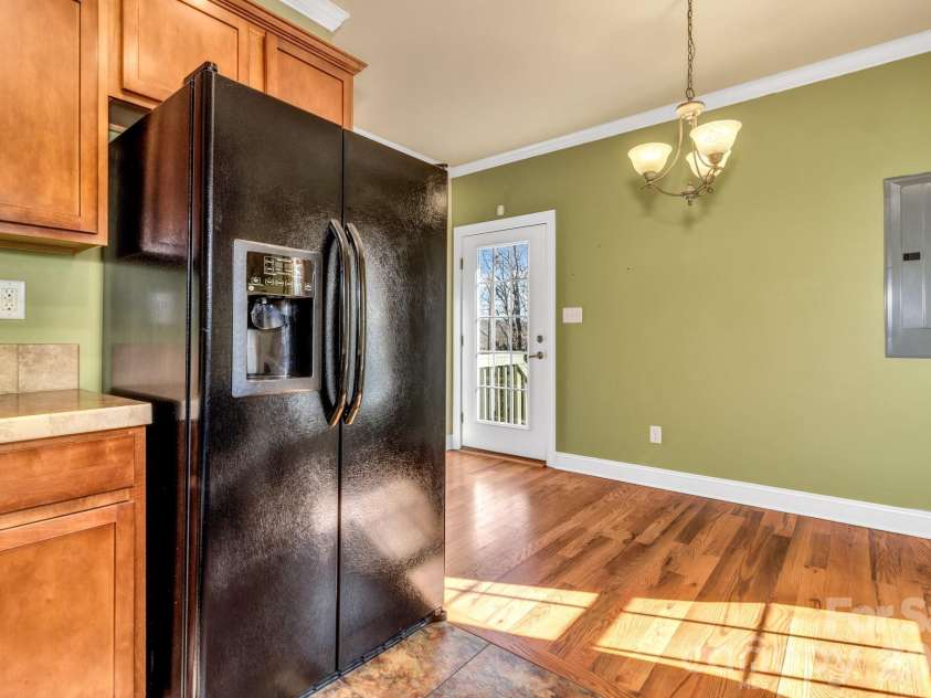 387 Goodview Drive, Hendersonville, NC 28792.  MLS# CAR4335781, YatesRealty ID 31084. 