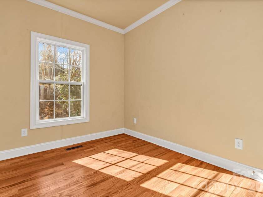 387 Goodview Drive, Hendersonville, NC 28792.  MLS# CAR4335781, YatesRealty ID 31084. 