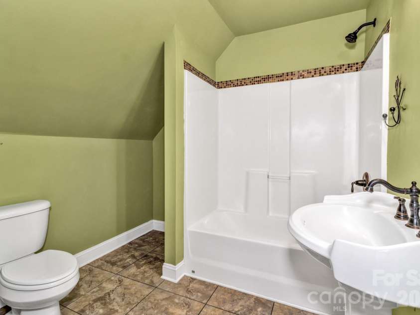 387 Goodview Drive, Hendersonville, NC 28792.  MLS# CAR4335781, YatesRealty ID 31084. 