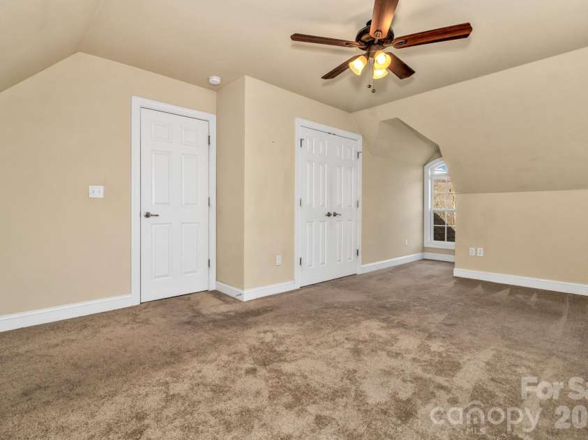 387 Goodview Drive, Hendersonville, NC 28792.  MLS# CAR4335781, YatesRealty ID 31084. 