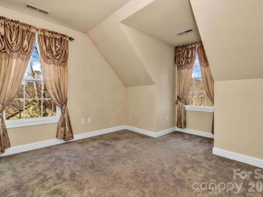 387 Goodview Drive, Hendersonville, NC 28792.  MLS# CAR4335781, YatesRealty ID 31084. 