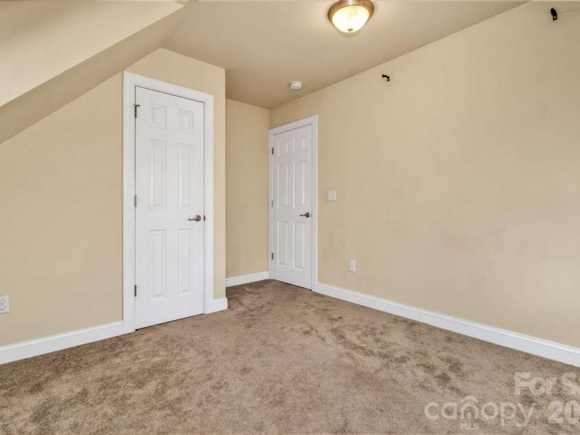 387 Goodview Drive, Hendersonville, NC 28792.  MLS# CAR4335781, YatesRealty ID 31084. 