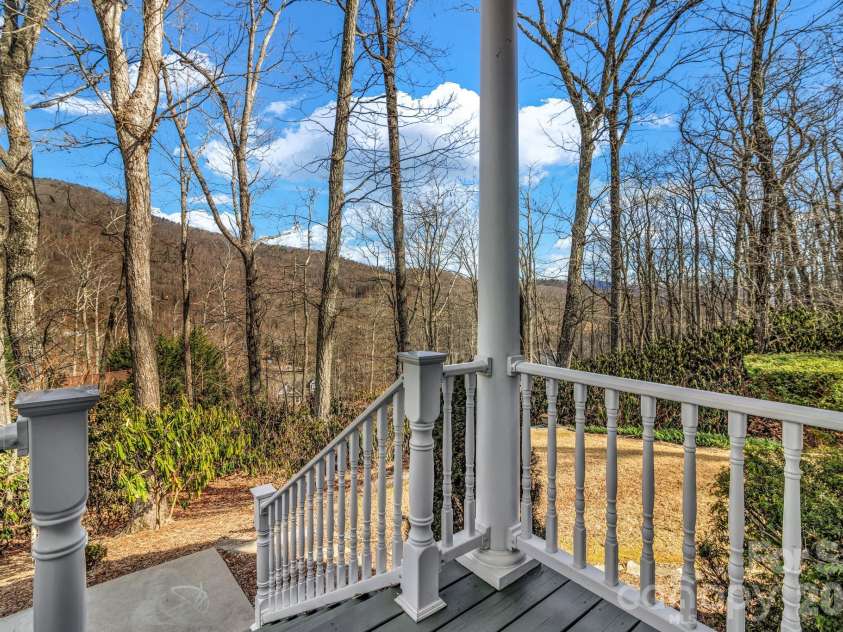 387 Goodview Drive, Hendersonville, NC 28792.  MLS# CAR4335781, YatesRealty ID 31084. 