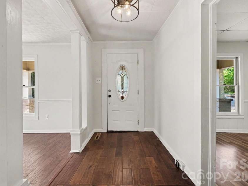 1402 1st Avenue Place, Hickory, NC 28601.  MLS# CAR4393210, YatesRealty ID 31086. 