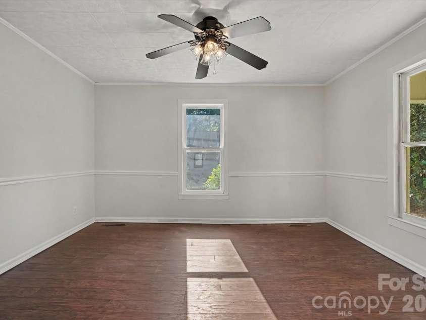 1402 1st Avenue Place, Hickory, NC 28601.  MLS# CAR4393210, YatesRealty ID 31086. 
