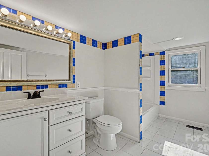 1402 1st Avenue Place, Hickory, NC 28601.  MLS# CAR4393210, YatesRealty ID 31086. 