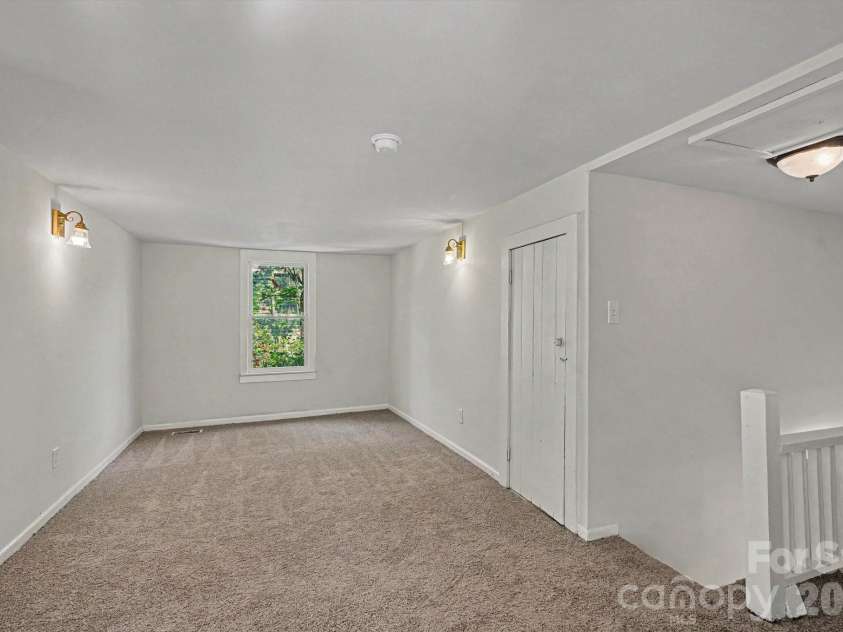 1402 1st Avenue Place, Hickory, NC 28601.  MLS# CAR4393210, YatesRealty ID 31086. 