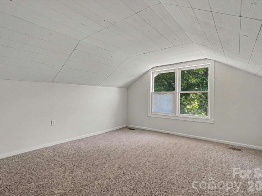 1402 1st Avenue Place, Hickory, NC 28601.  MLS# CAR4393210, YatesRealty ID 31086. 