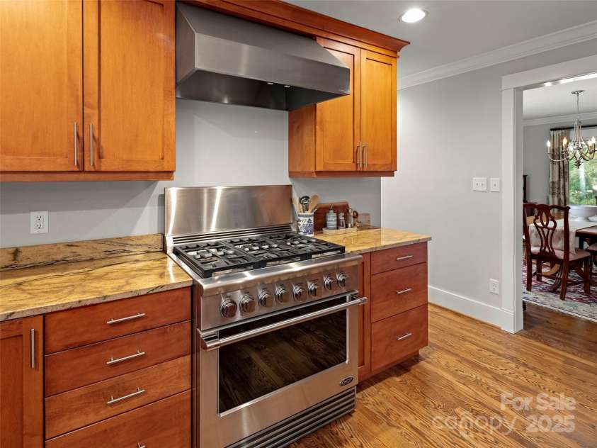 19 Pheasant Drive, Asheville, NC 28803.  MLS# CAR4284659, YatesRealty ID 31086. 36' DCS Gas Range & Oven