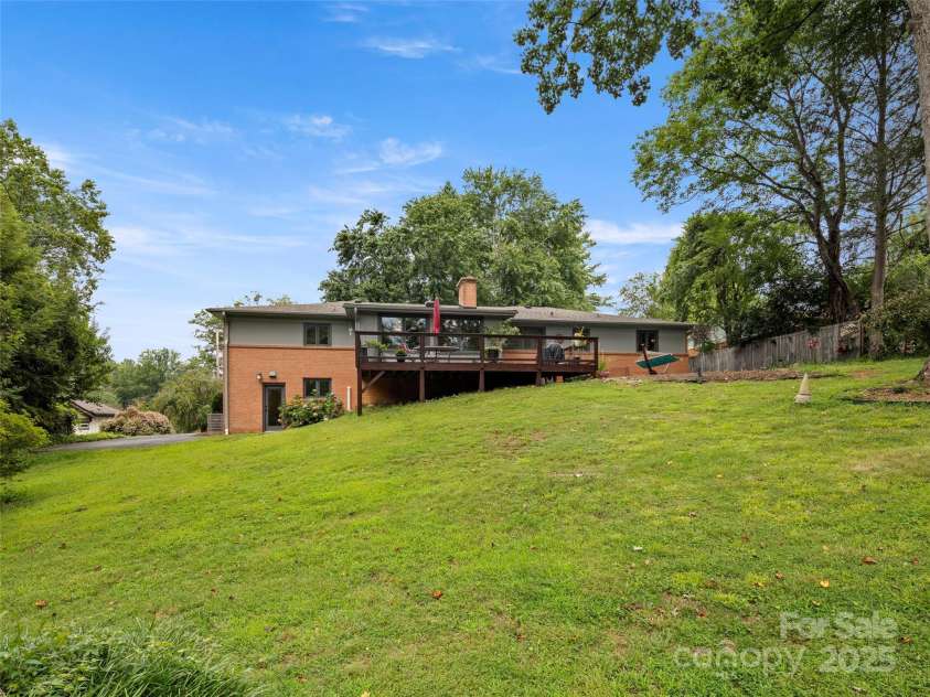 19 Pheasant Drive, Asheville, NC 28803.  MLS# CAR4284659, YatesRealty ID 31086. 